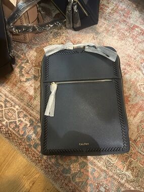 NWOT Calpak Kaya Navy Backpack - Sleek Everyday Carry on